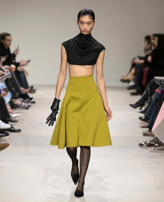 Paula Rowan Gloves in the @emiliawickstead Autumn Winter 2025 London Fashion Week show. 

Thank you so much @harry_lambert ✨ @paularowangloves