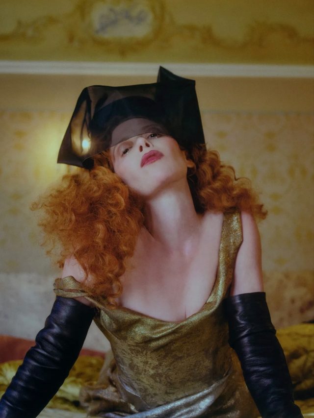 Natasha Lyonne in @paularowangloves for @marieclairemag 

Styled by @genesiswbb 💥