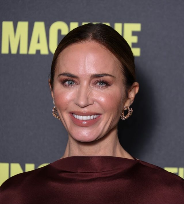 VIP BY EBPR | Emily Blunt, wears Ananya “Desert Diamonds” to “The Smashing Machine” premiere in London @ananyafinejewellery 

Emily wore Diamond Jacket Earrings in desert hues and the Carved Pavé Ear Cuff, both set in 18ct Rose Gold. 

“Desert Diamonds”, highlight stones shaped by time and the elements, with each one carrying the spirit of the land. They form a unique link between the earth and those who wear them.

Styled by @highheelprncess 

#DesertDiamonds @adiamondisforever