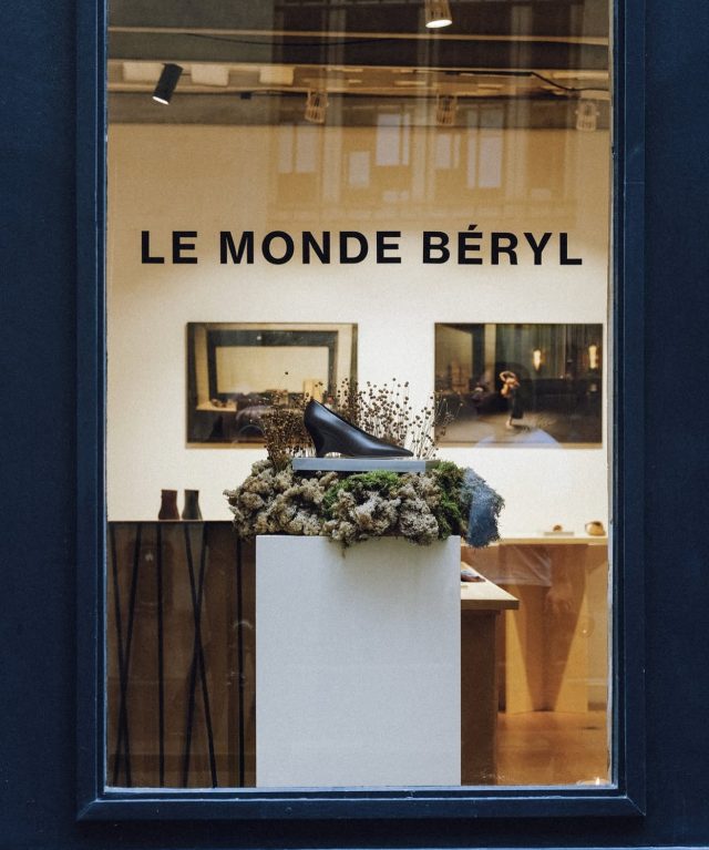 Le Monde Béryl in Paris •

The first standalone Le Monde Béryl retail space is open at 24 Rue Saint-Roch in Paris until 4.11.2025.

The store brings to life the @le.monde.beryl world with floral designs by Silka Rittson Thomas, a curation of rare books by Gemma Janes of Sendb00ks, chairs by Janina Pedan and aluminium furniture designed in collaboration with Abel Sloane. 

#lemondeberyl