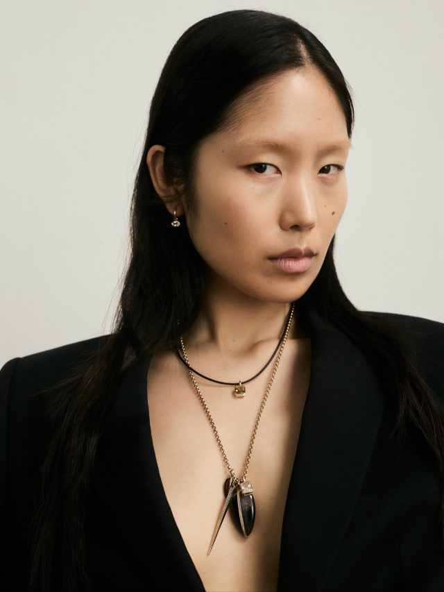 We are pleased to announce that EBPR is now representing By Pariah for Press & VIP globally @bypariah ✨
 
Rooted in London’s cultural tapestry, By Pariah is a modern fine jewellery brand that blends bold form and quiet refinement. By Pariah radiates a global sensibility, organic energy, and mindful curiosity for the woman who values subtle power, playful sophistication, and timeless design.